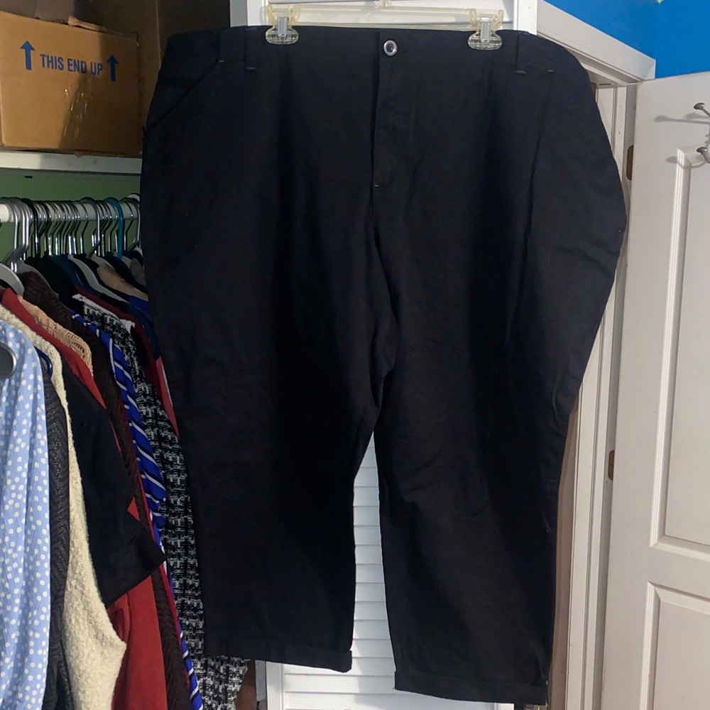Lee Black Midrise Crop Pants